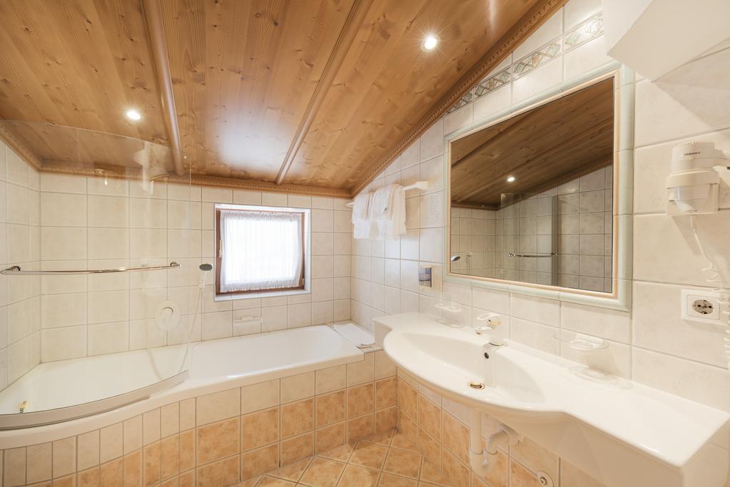 Hotel Hoferwirt Neustift im Stubaital Bagian luar foto