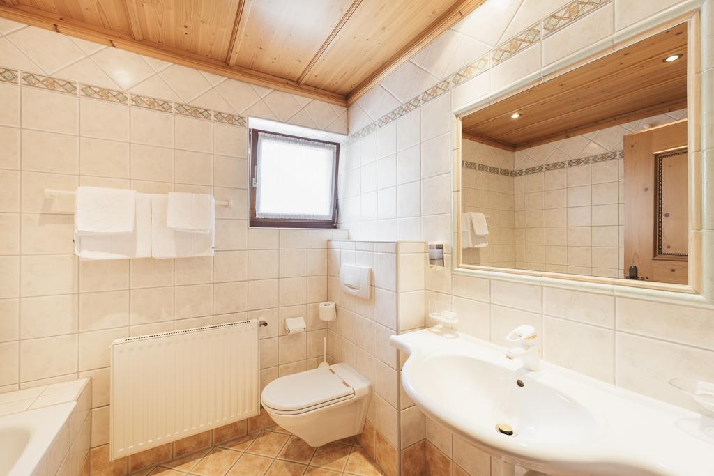 Hotel Hoferwirt Neustift im Stubaital Bagian luar foto